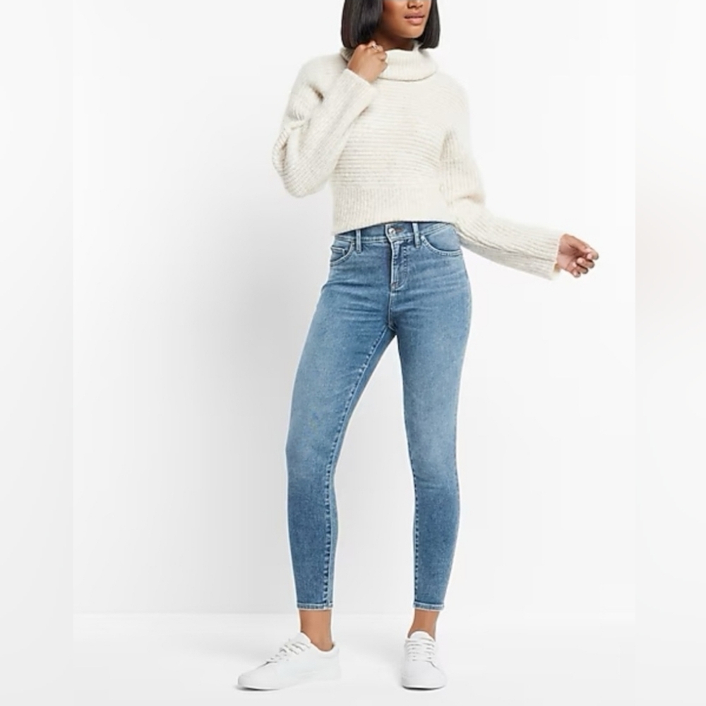NWT EXpress Classic Blue Women's Jeans